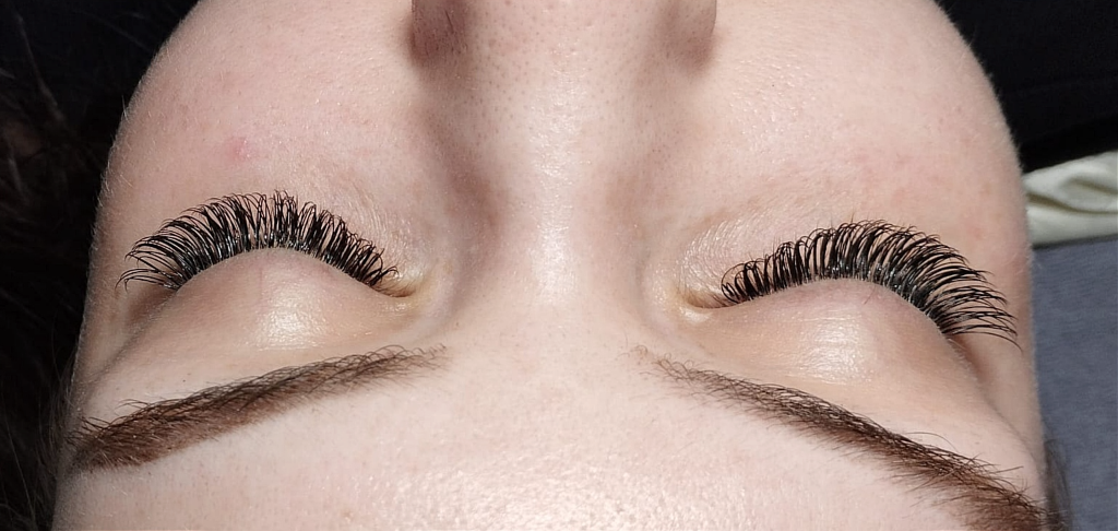 Prodloužené řasy - pohled shora